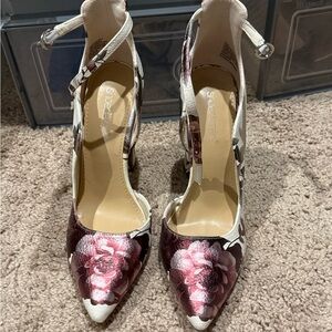 Shoe Dazzle Floral Pointed Toe Ankle Strap Heels - Burgundy & White
